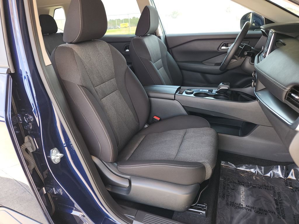 Used 2025 Nissan Rogue SV AWD/4WD image 15