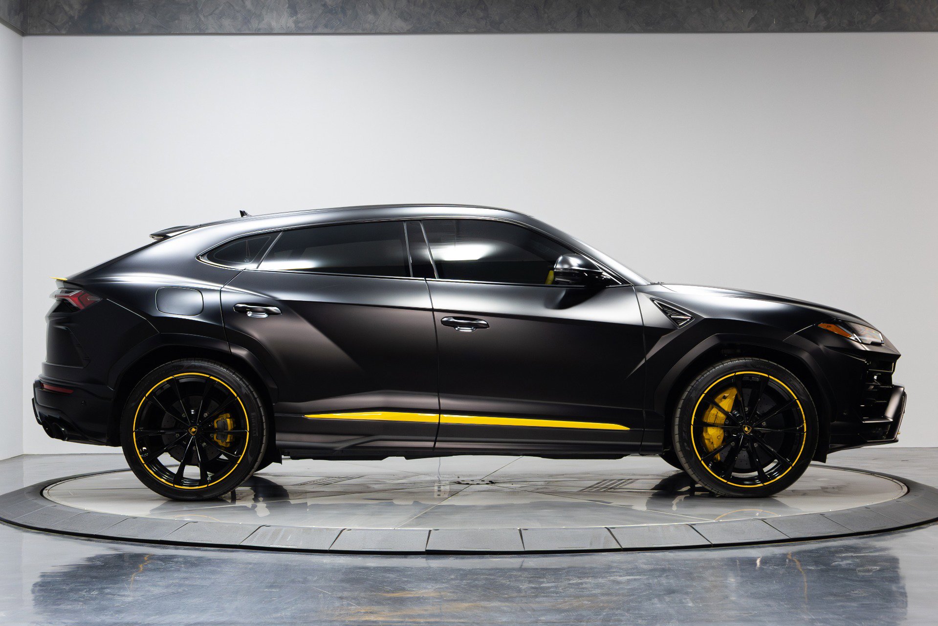 Used 2022 Lamborghini Urus image 19