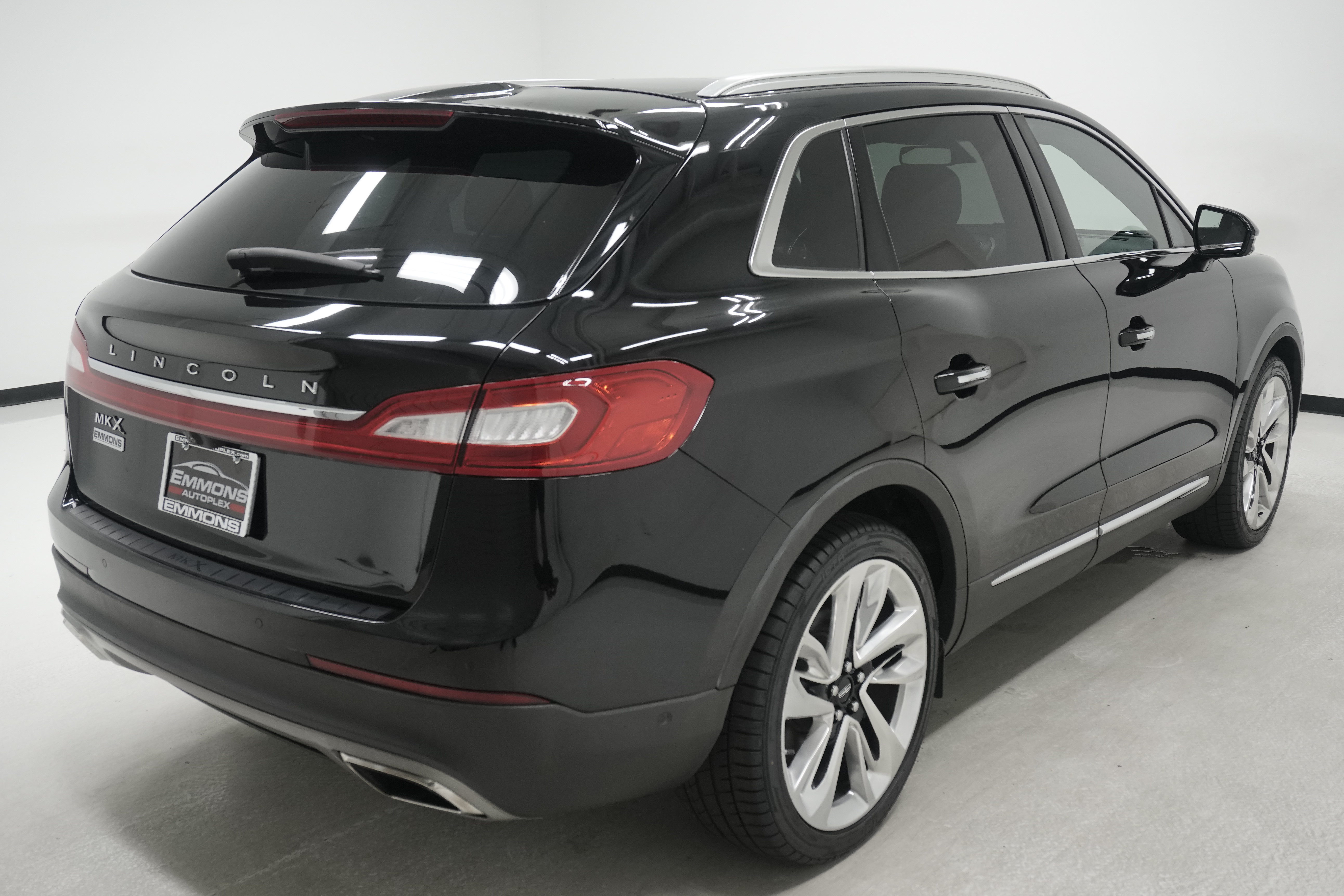 Used 2016 Lincoln MKX Reserve w/ Luxury Package FWD image 4
