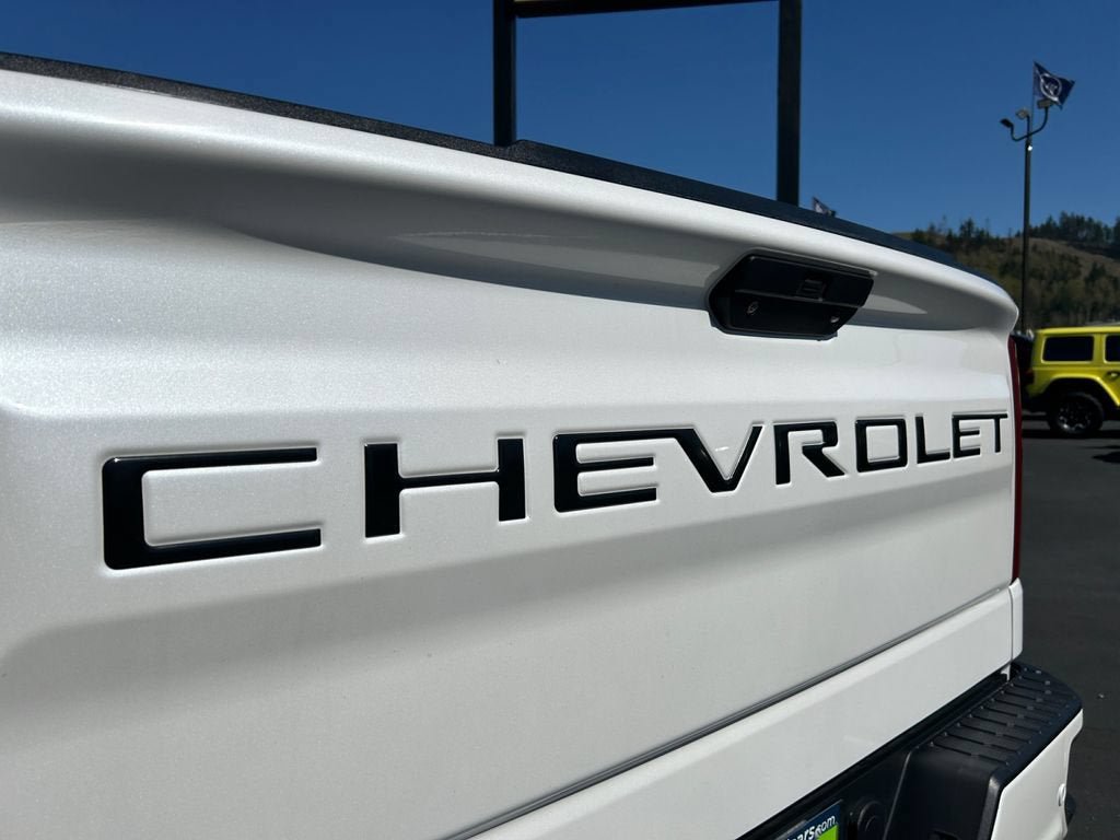 Used 2022 Chevrolet Silverado 1500 High Country w/ Technology Package AWD/4WD image 32