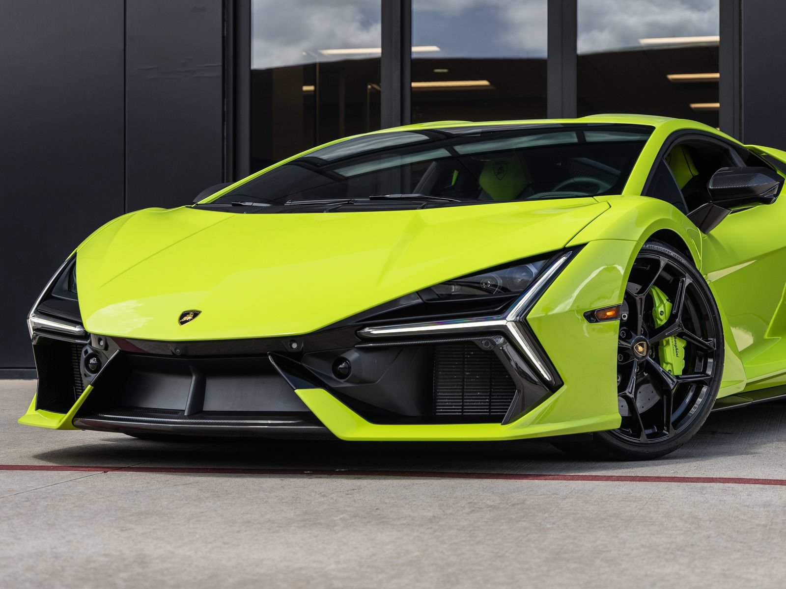 Used 2025 Lamborghini Revuelto AWD/4WD image 4