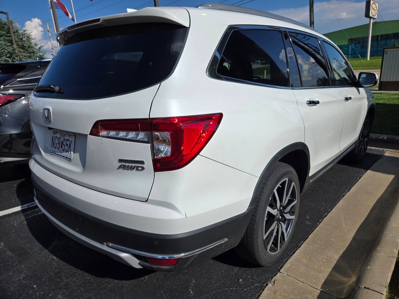 Used 2021 Honda Pilot Touring image 2