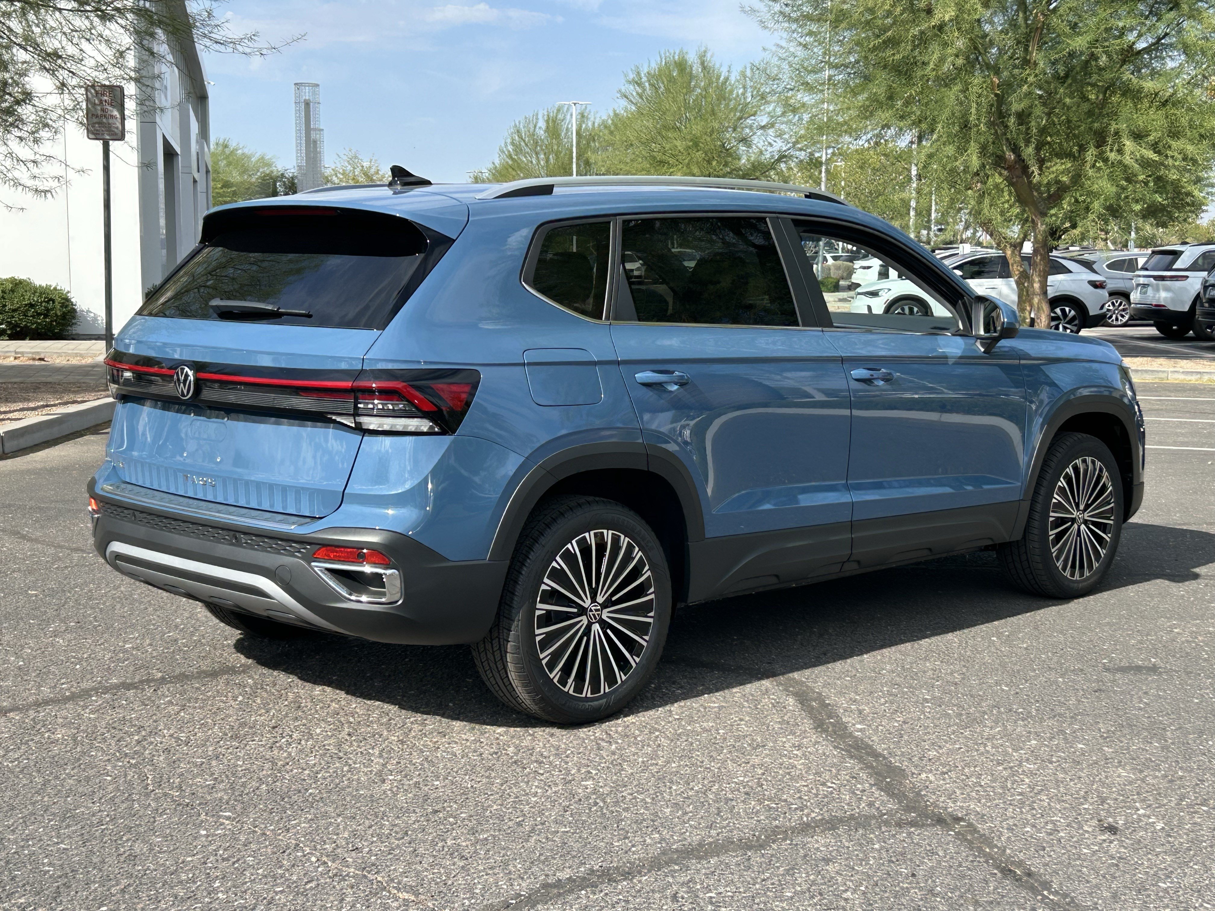 New 2026 Volkswagen Taos SE FWD image 5