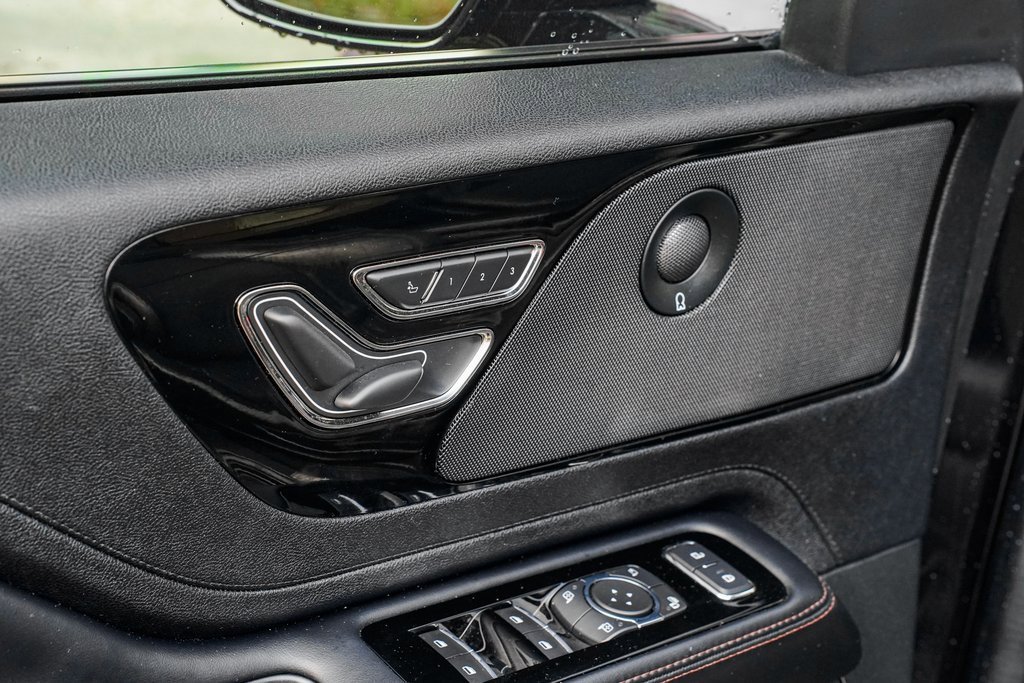 Used 2023 Lincoln Aviator Reserve w/ Equipment Group 201A image 10