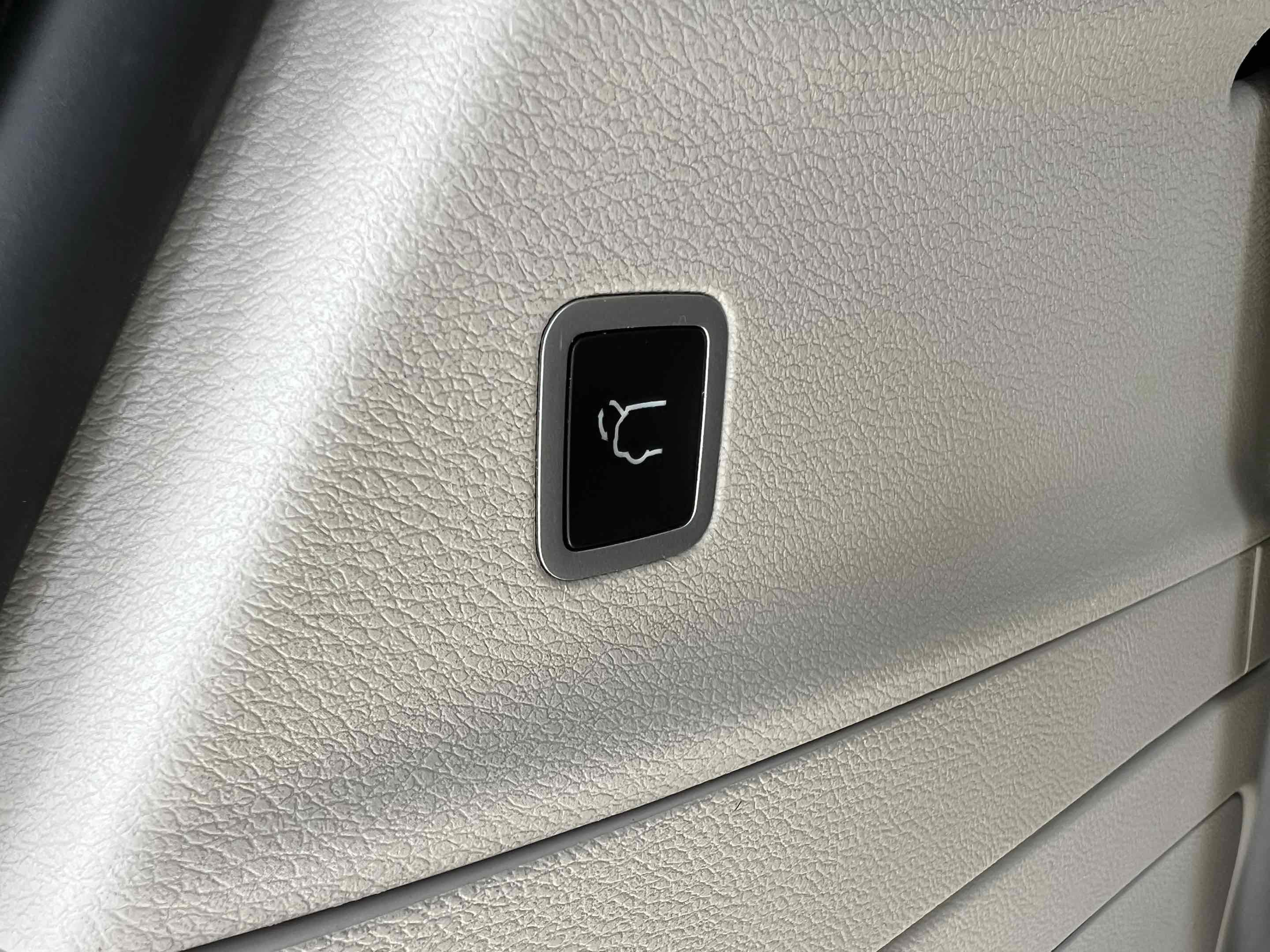Used 2023 Chrysler Pacifica Touring-L FWD image 13