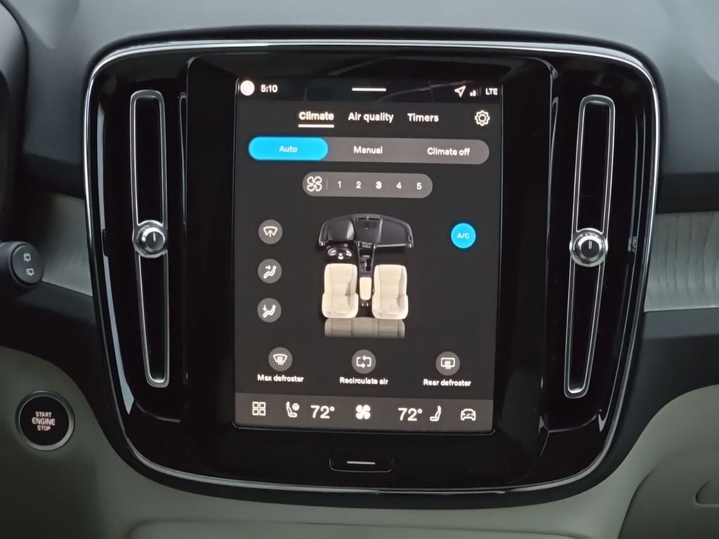 New 2026 Volvo XC40 B5 Ultra w/ Climate Package AWD/4WD image 17