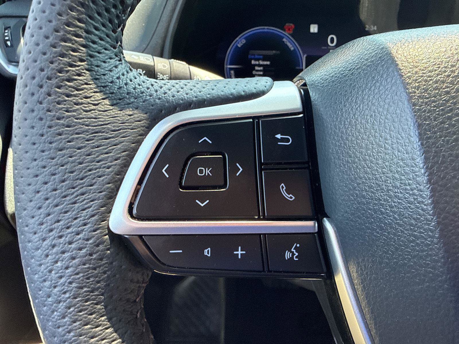 Used 2025 Toyota Sienna Limited AWD/4WD image 15