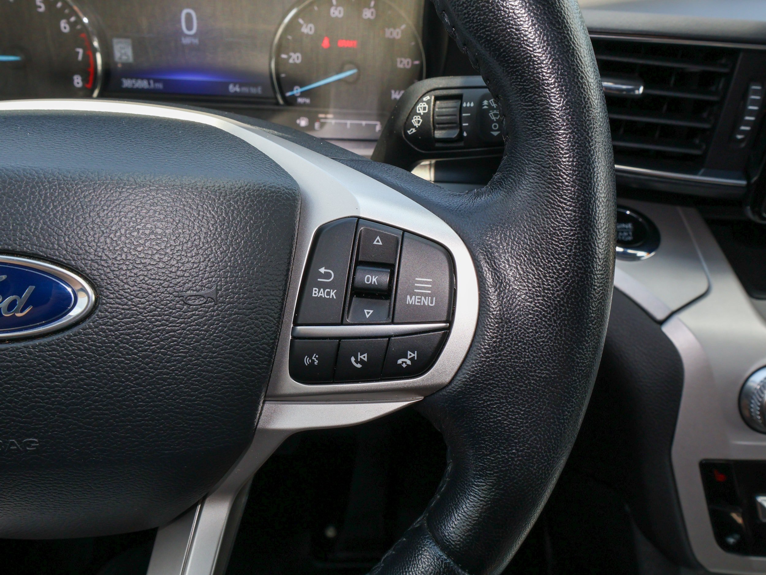 Used 2023 Ford Explorer XLT w/ Equipment Group 202A AWD/4WD image 27