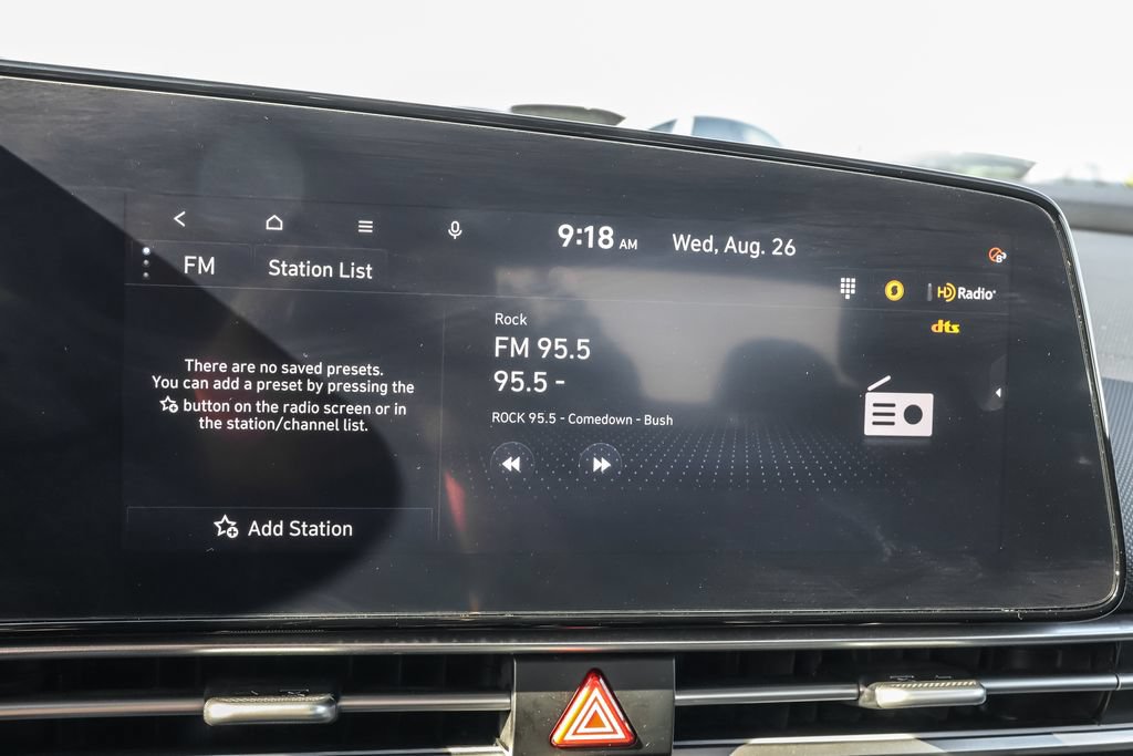Certified 2025 Hyundai Elantra Limited FWD image 25