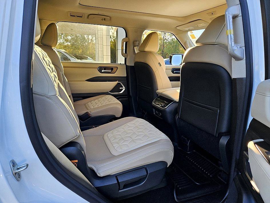 New 2026 Nissan Armada Platinum Reserve image 16