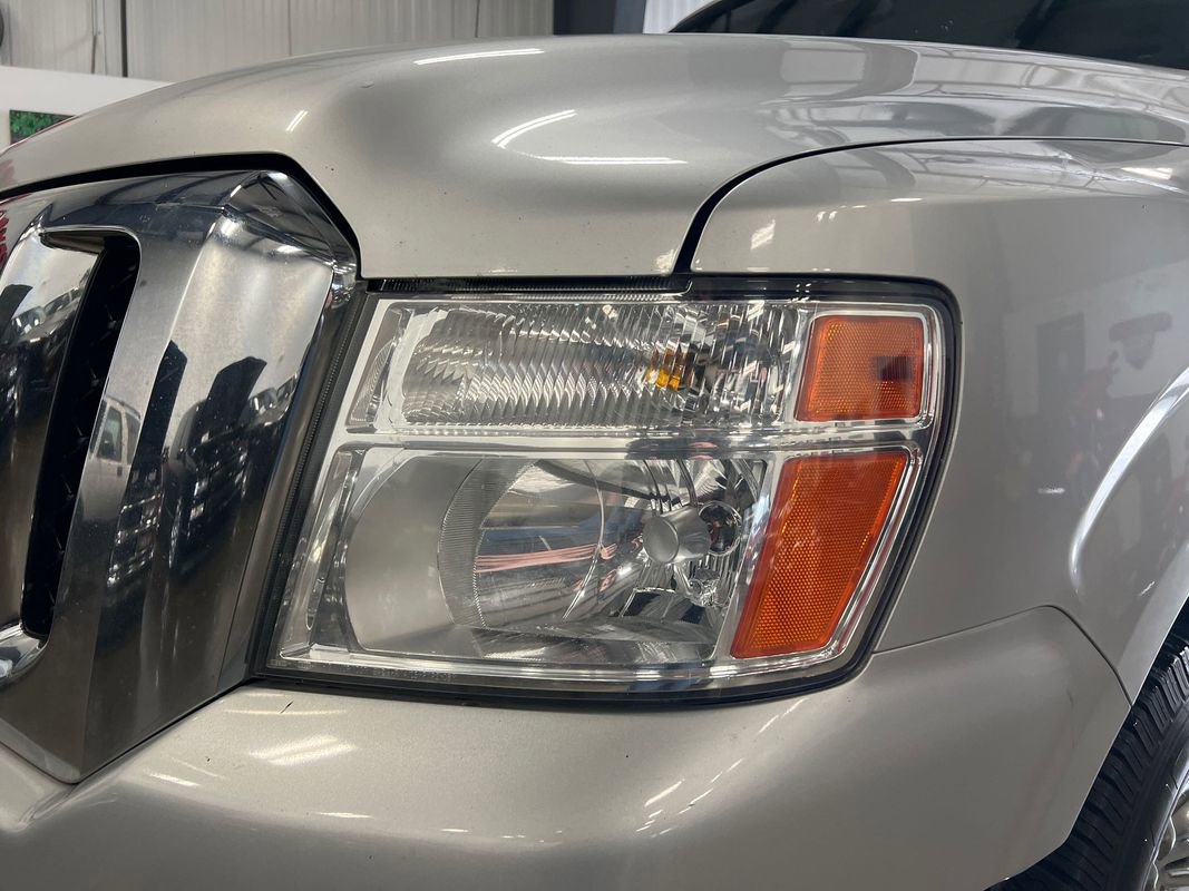 Used 2017 Nissan NV 3500 SV image 24