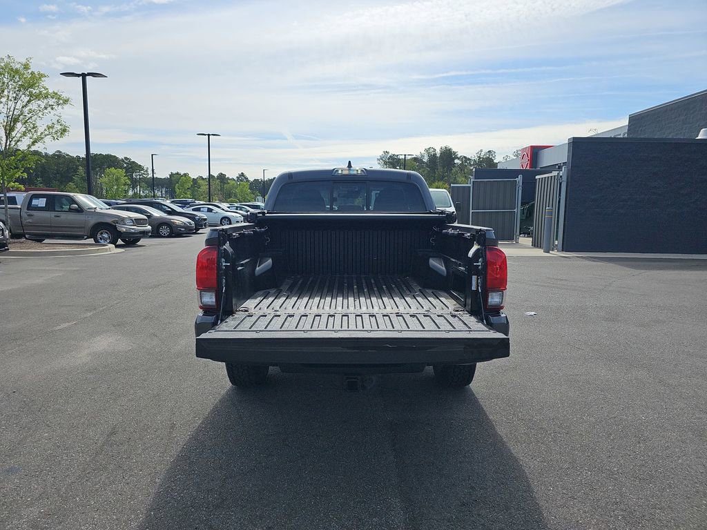 Used 2022 Toyota Tacoma SR AWD/4WD image 17