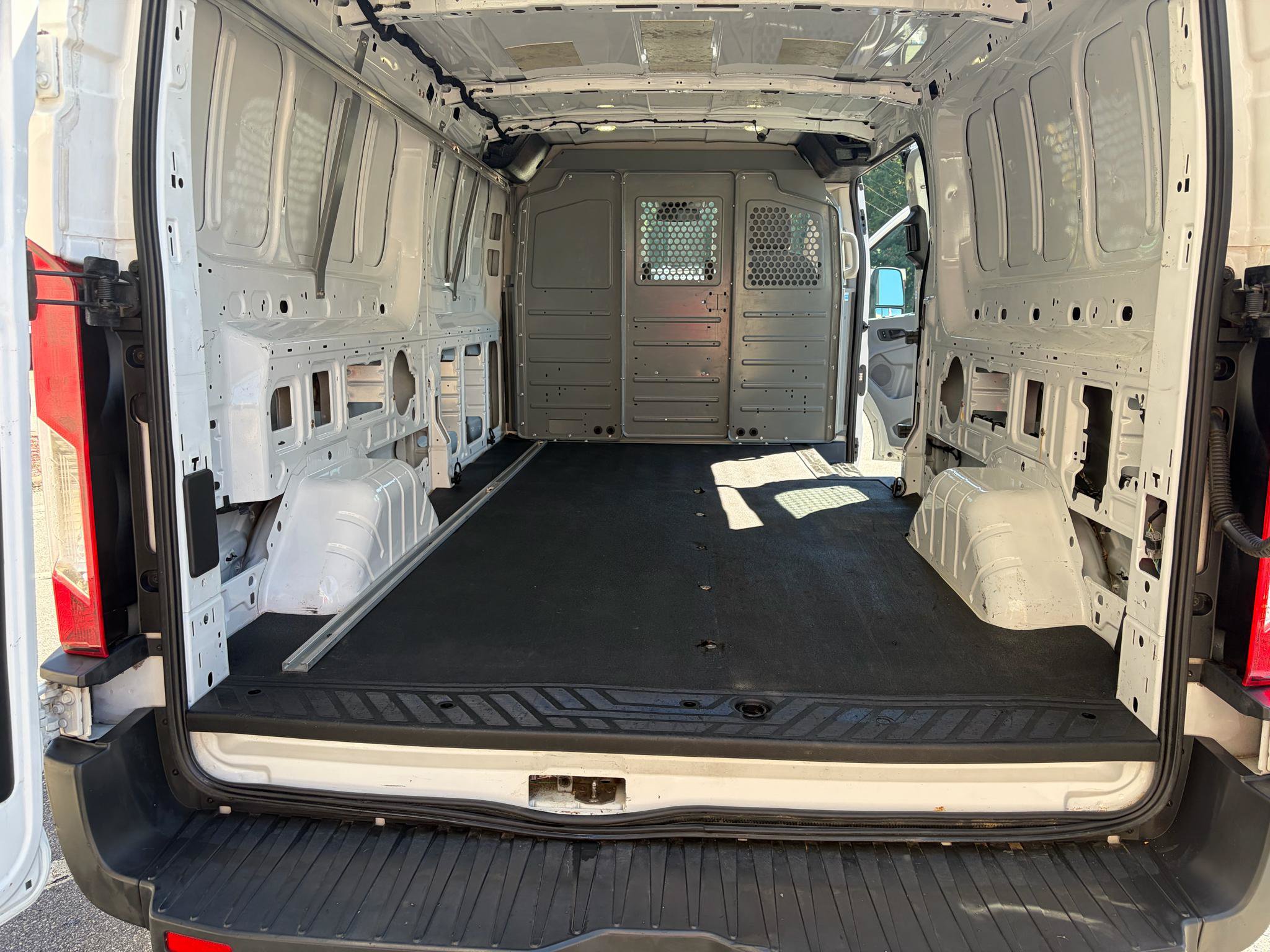 Used 2016 Ford Transit 150 148 Low Roof RWD image 25
