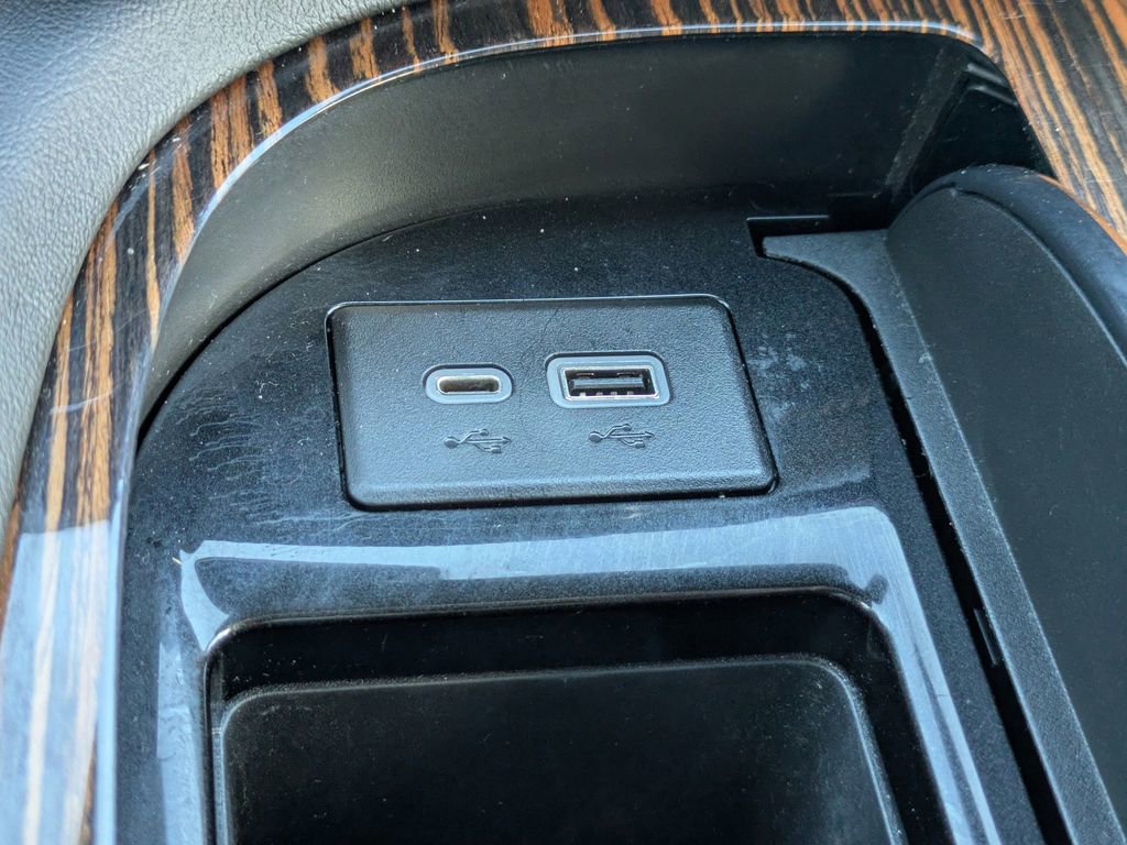 Used 2021 Cadillac Escalade ESV Premium Luxury w/ LPO, Radiant Package image 29