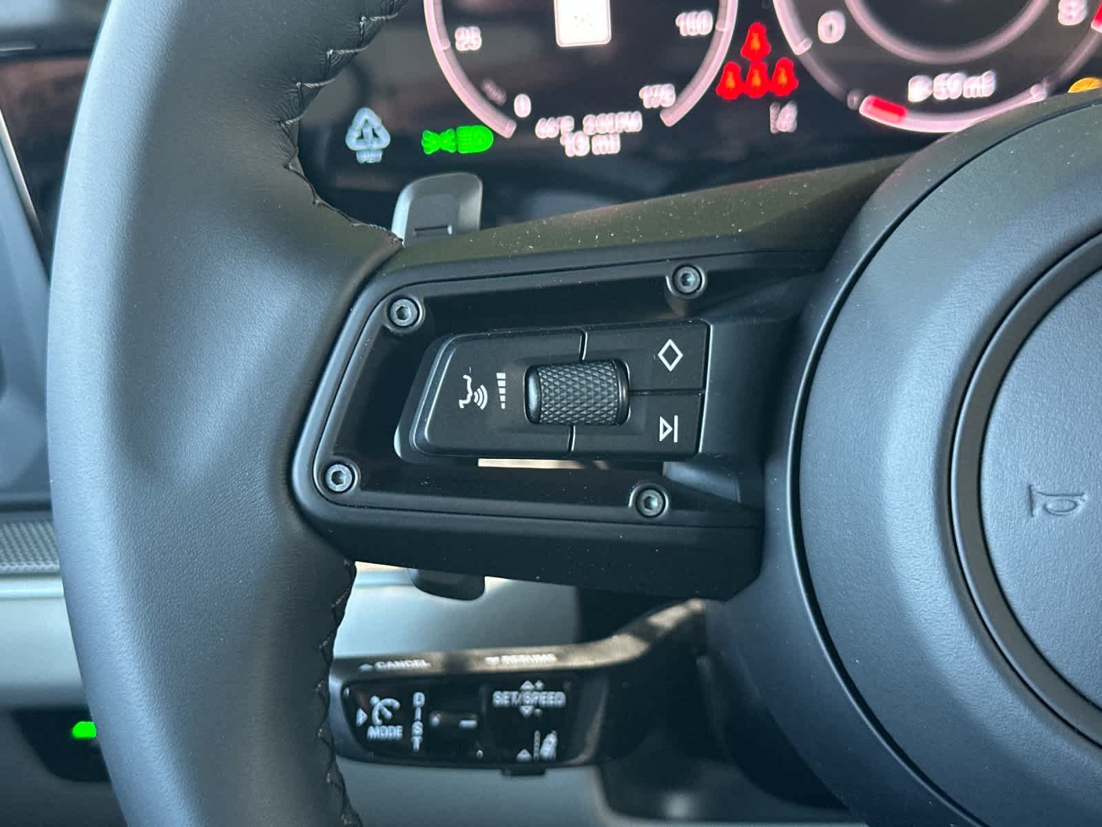 New 2026 Porsche Cayenne Coupe AWD/4WD image 28