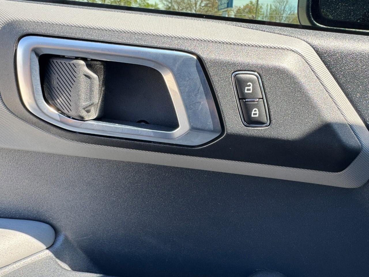 Certified 2023 Ford Bronco Big Bend w/ Sasquatch Package image 15