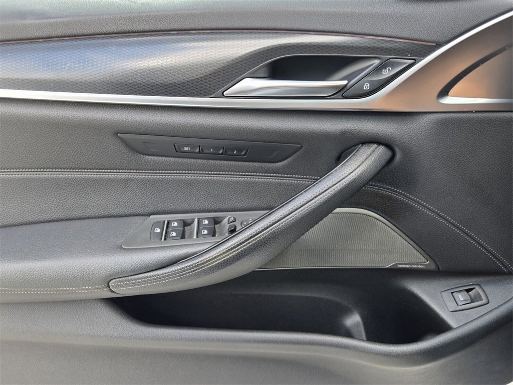 Used 2021 BMW 530i w/ M Sport Package image 30