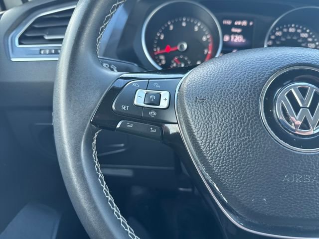 Certified 2021 Volkswagen Tiguan SE w/ Panoramic Sunroof Package image 20
