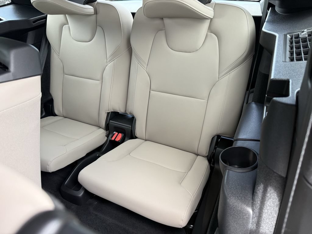 Certified 2025 Volvo XC90 B5 Core AWD/4WD image 15