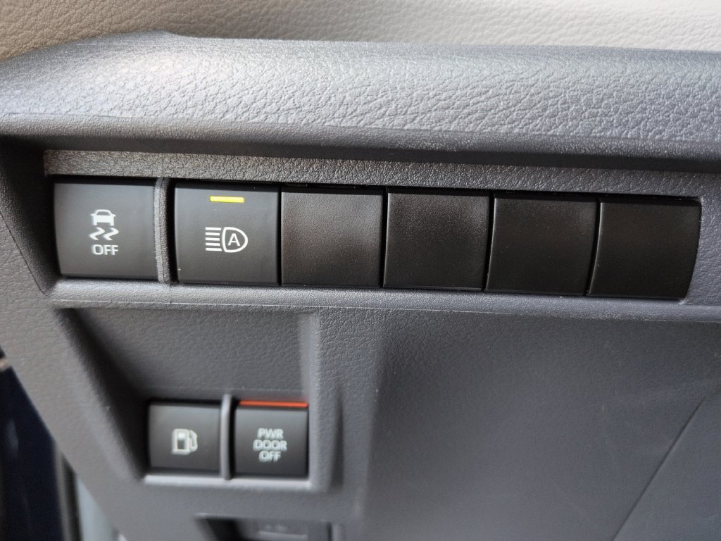 Used 2024 Toyota Sienna XLE FWD image 24