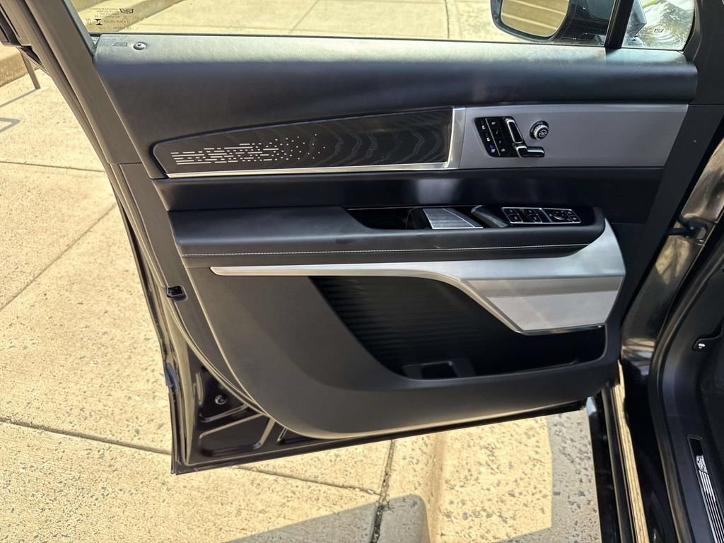 Certified 2026 Cadillac Vistiq Platinum AWD/4WD image 28