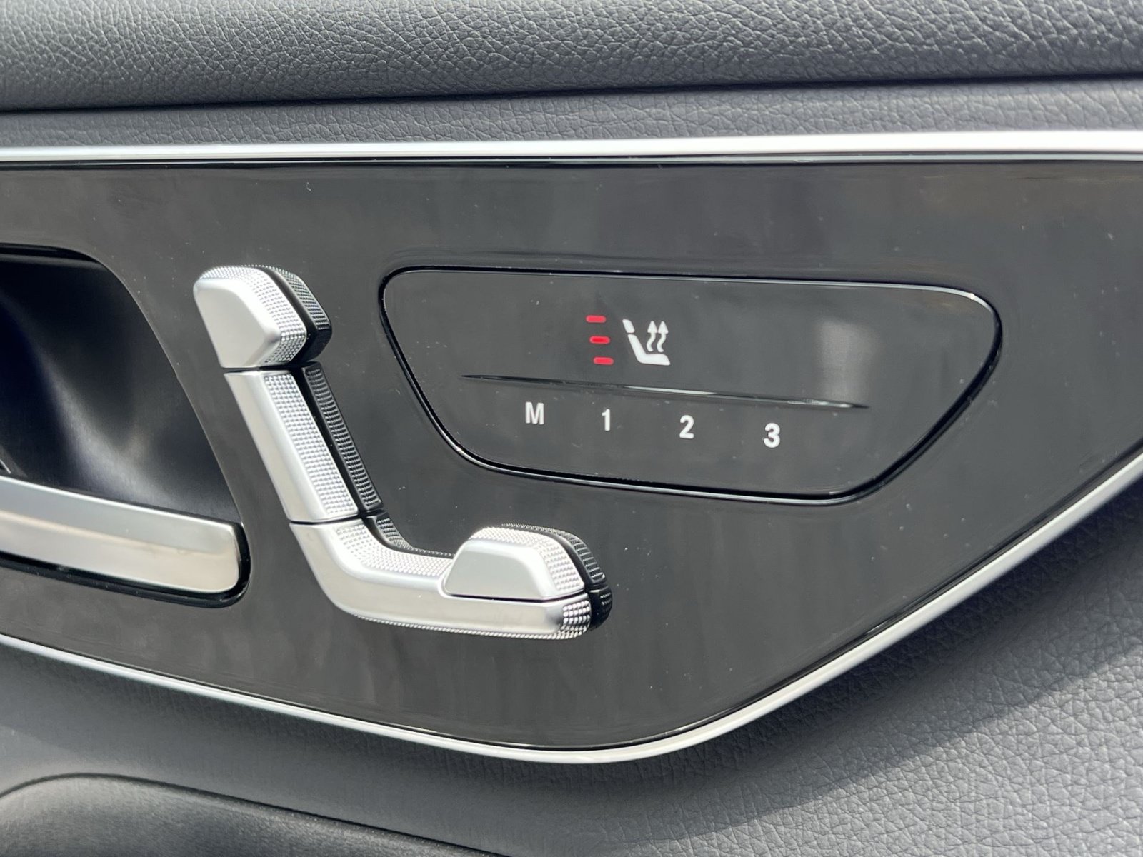 Certified 2026 Mercedes-Benz GLC 300 4MATIC image 40