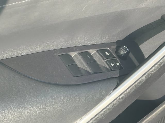 Used 2024 Toyota Corolla Cross LE FWD image 13