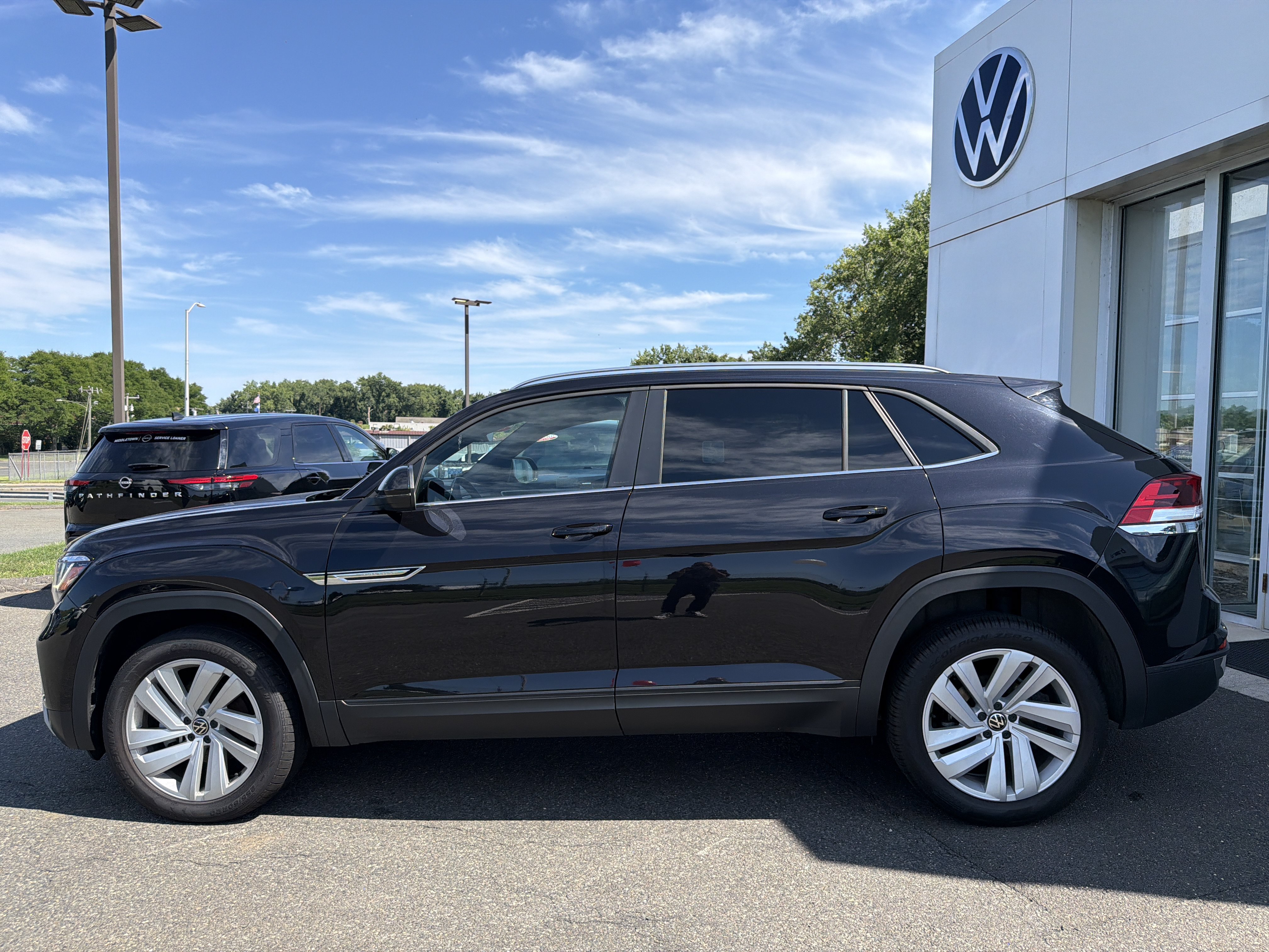 Certified 2023 Volkswagen Atlas Cross Sport SE w/ Panoramic Sunroof Package AWD/4WD image 8