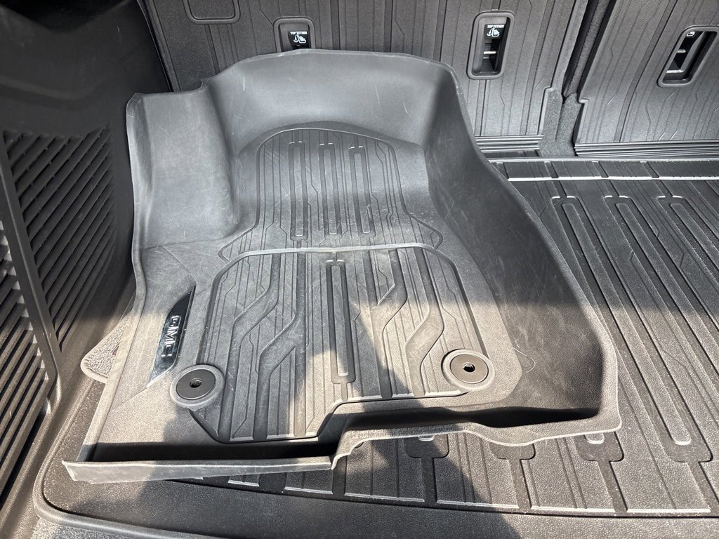 Used 2024 GMC Yukon XL Denali image 10