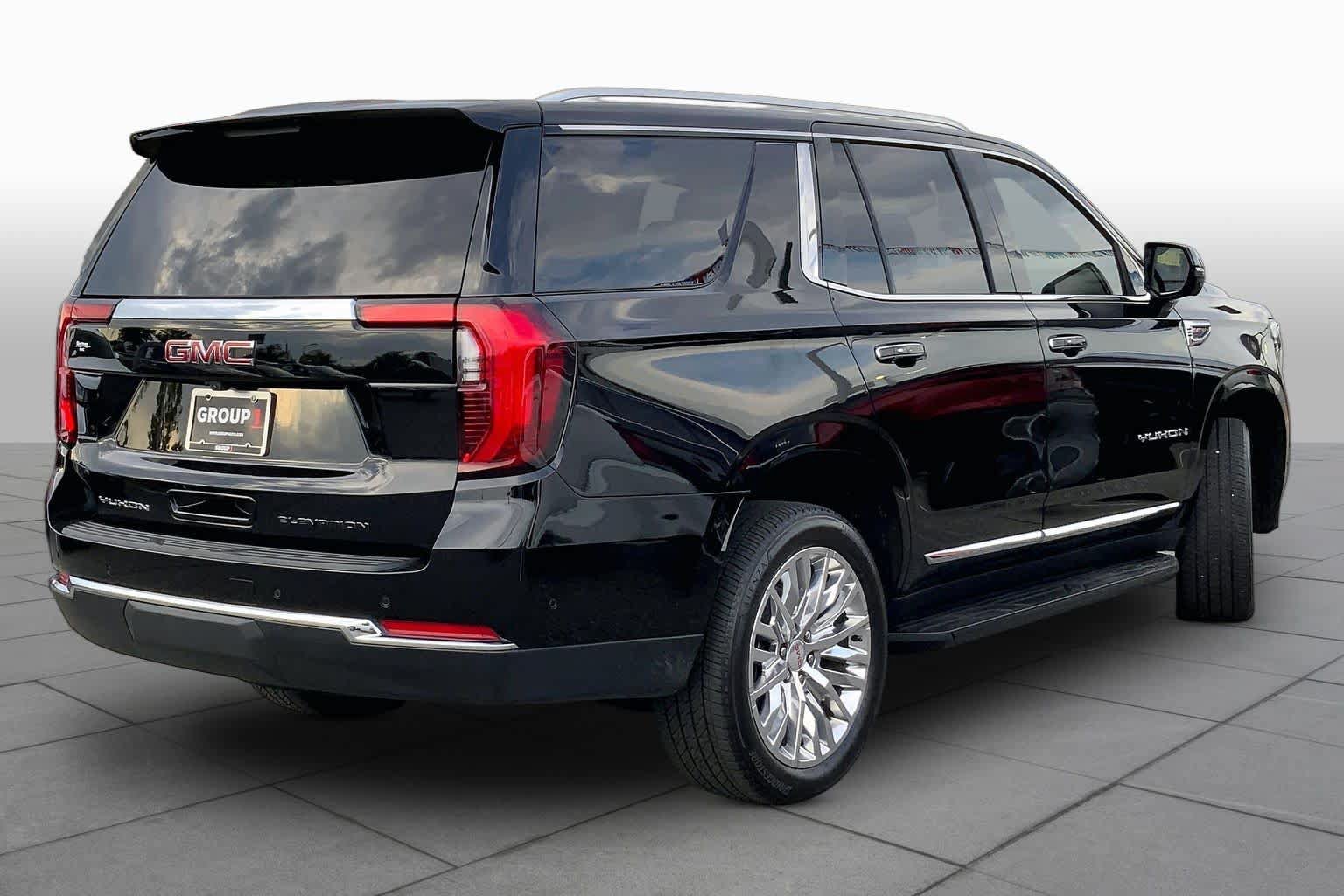 Used 2025 GMC Yukon Elevation AWD/4WD image 12