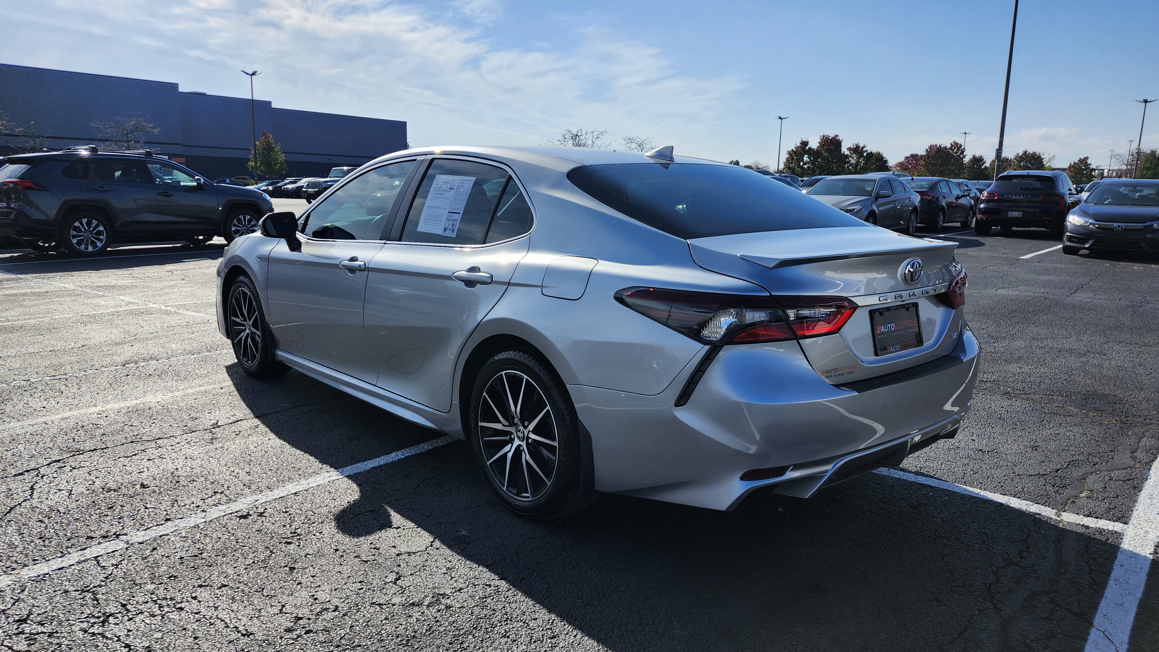 Used 2024 Toyota Camry SE image 9