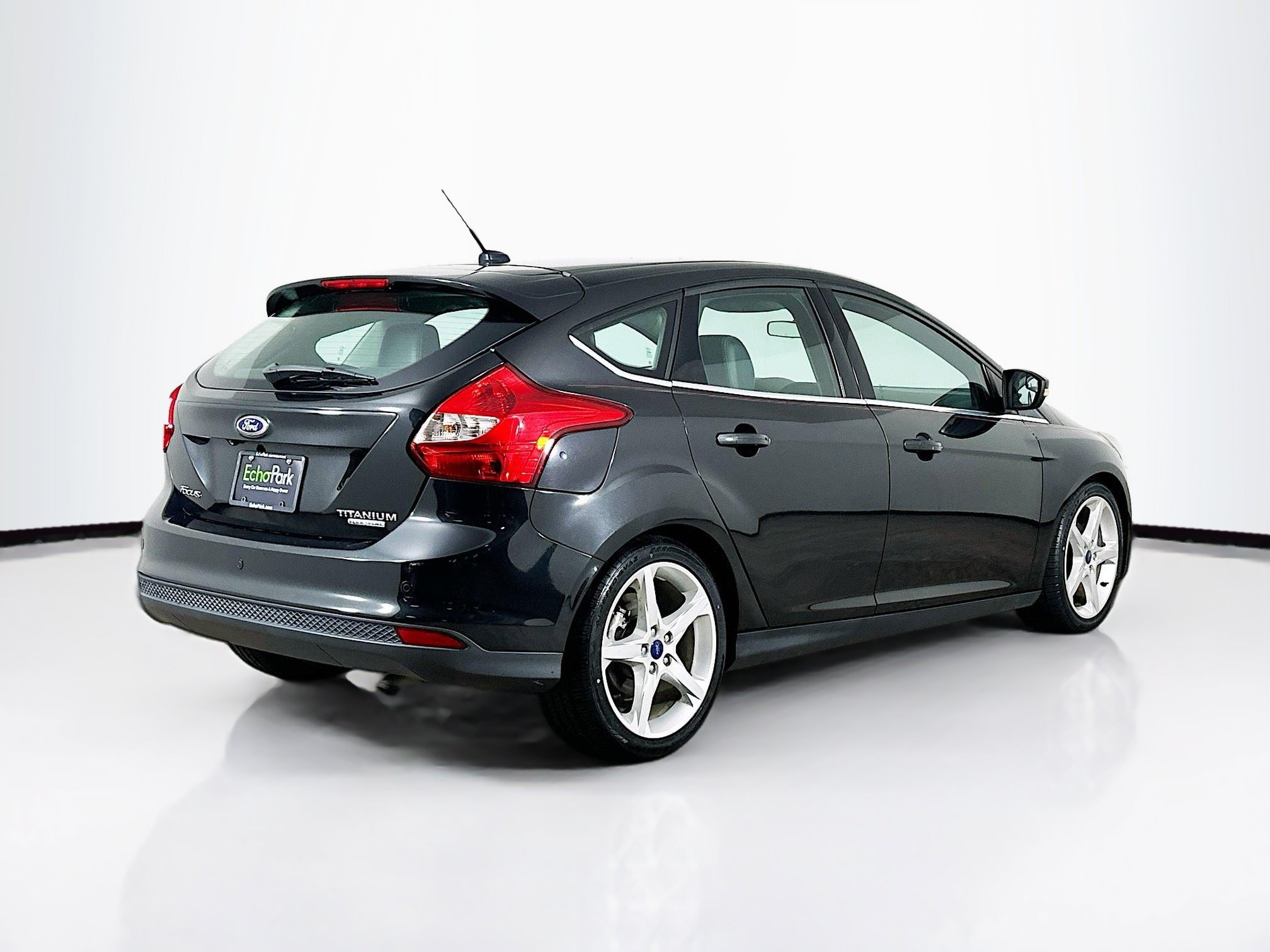 Used 2014 Ford Focus Titanium FWD image 9