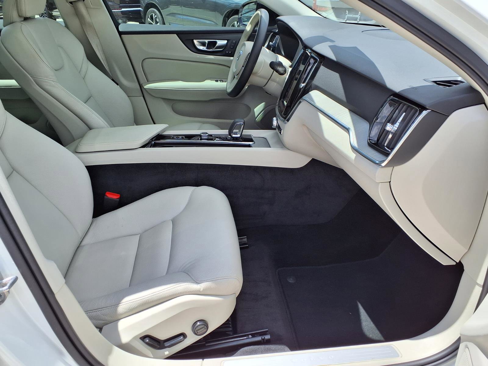Certified 2025 Volvo S60 B5 Plus FWD image 11