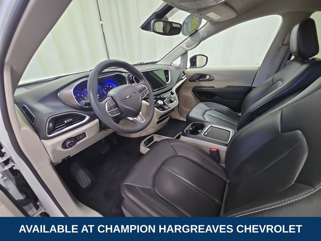 Used 2024 Chrysler Pacifica Touring-L FWD image 13