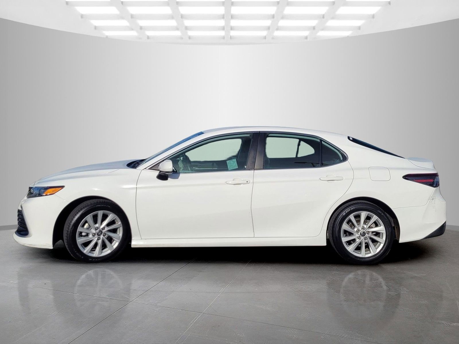 Used 2021 Toyota Camry LE image 7