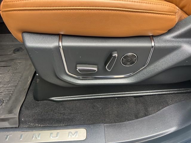 Used 2024 Ford Expedition Platinum image 25