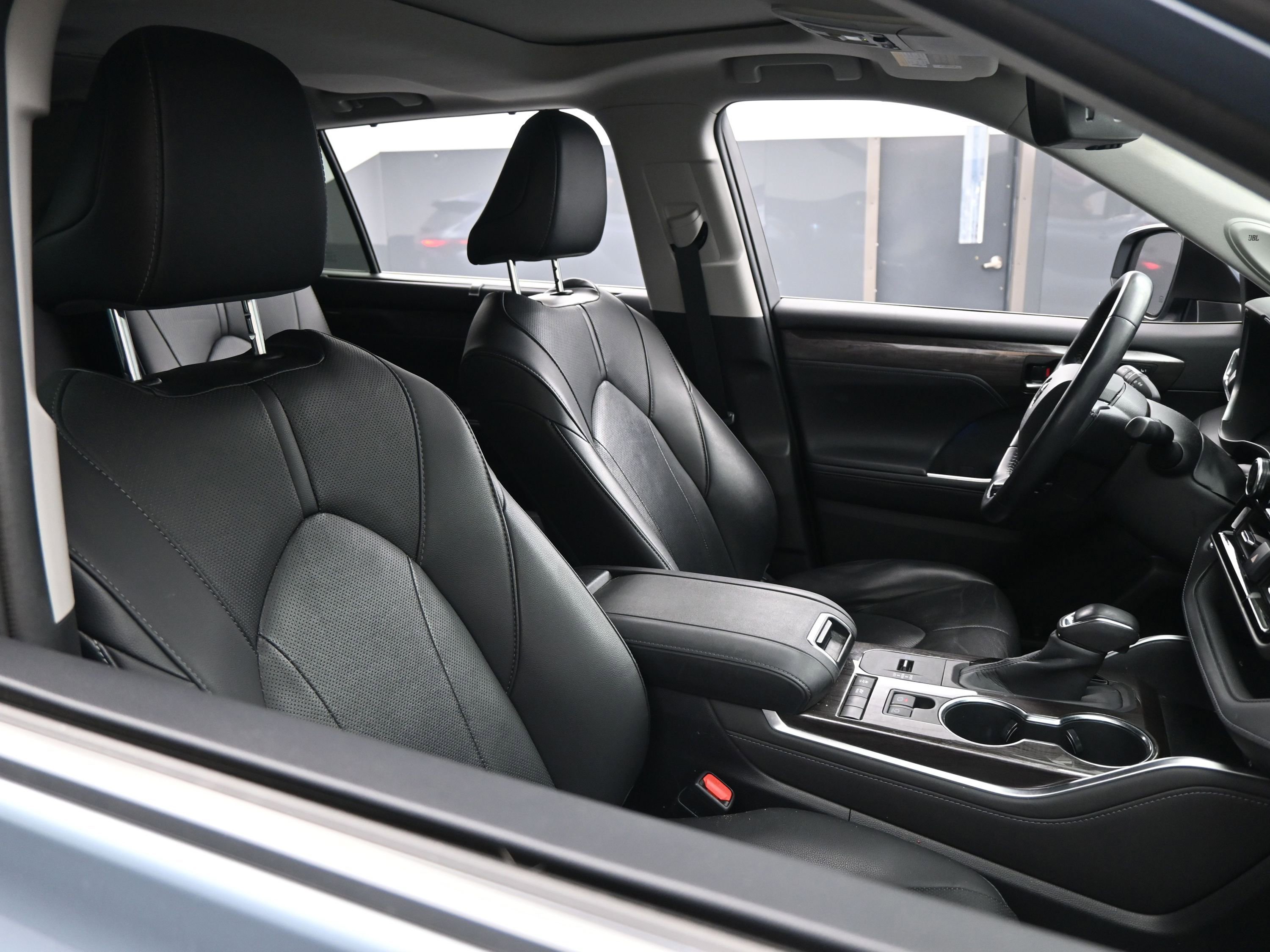 Used 2020 Toyota Highlander Limited image 24