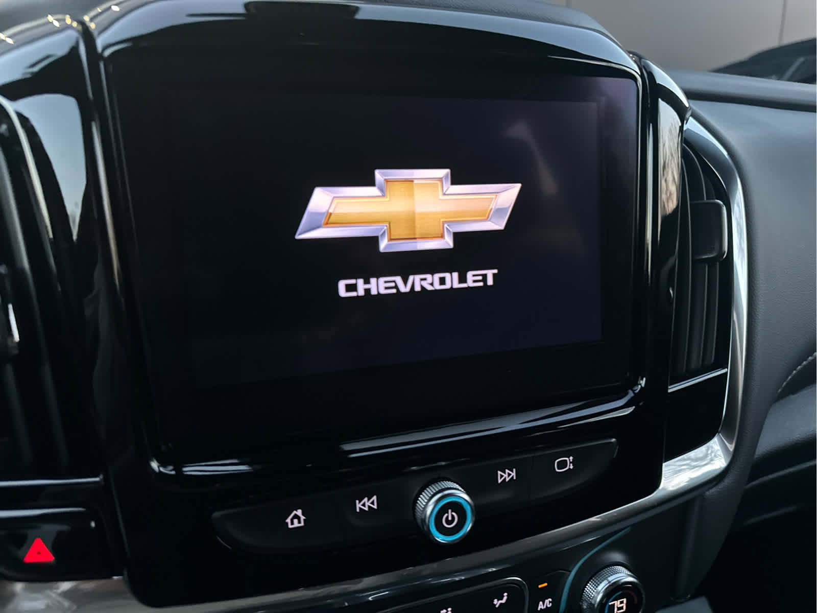Used 2023 Chevrolet Traverse LT image 6