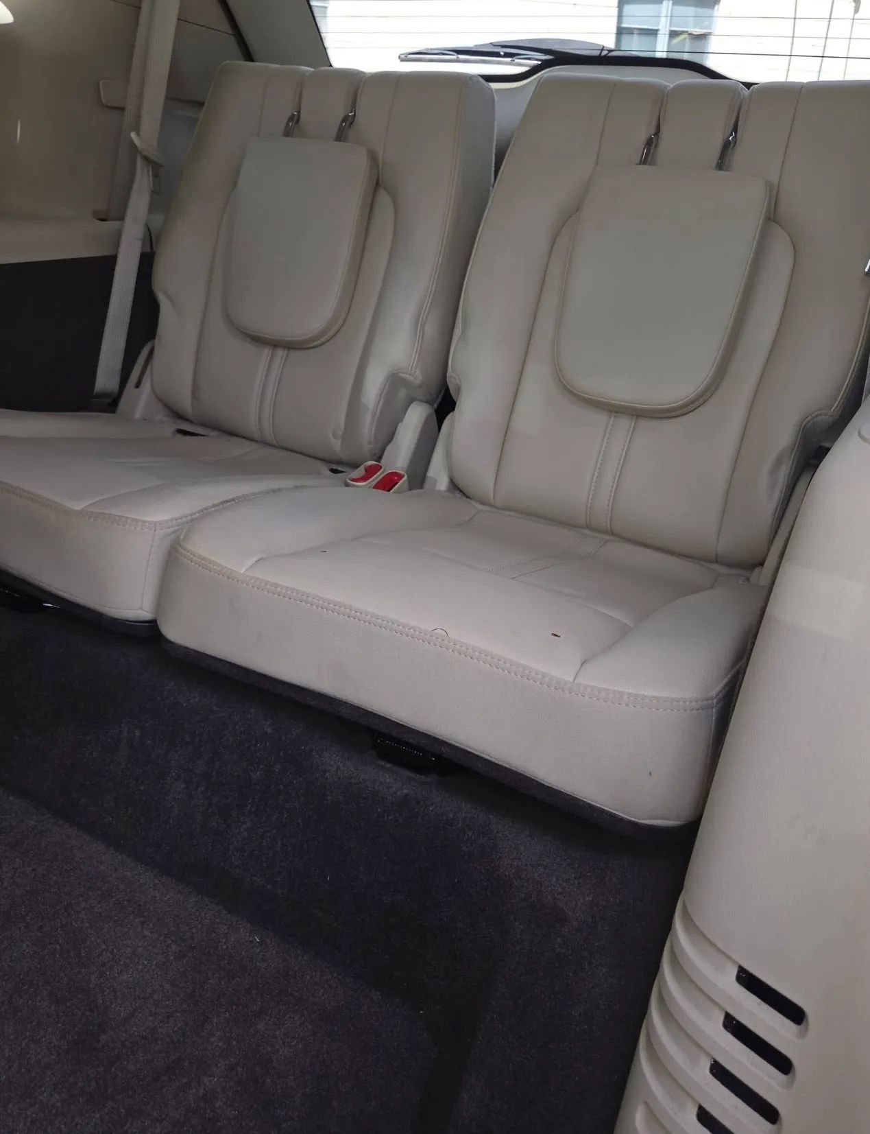 Used 2014 Lincoln MKT FWD image 11