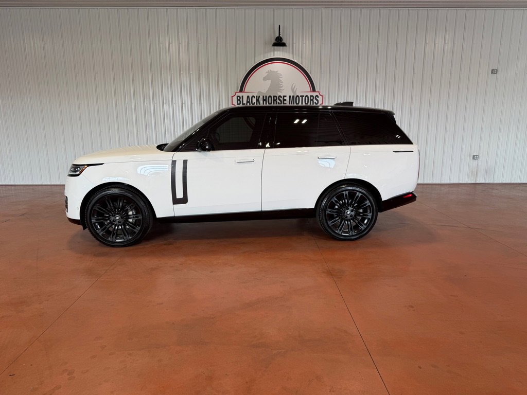 Used 2022 Land Rover Range Rover SE image 1