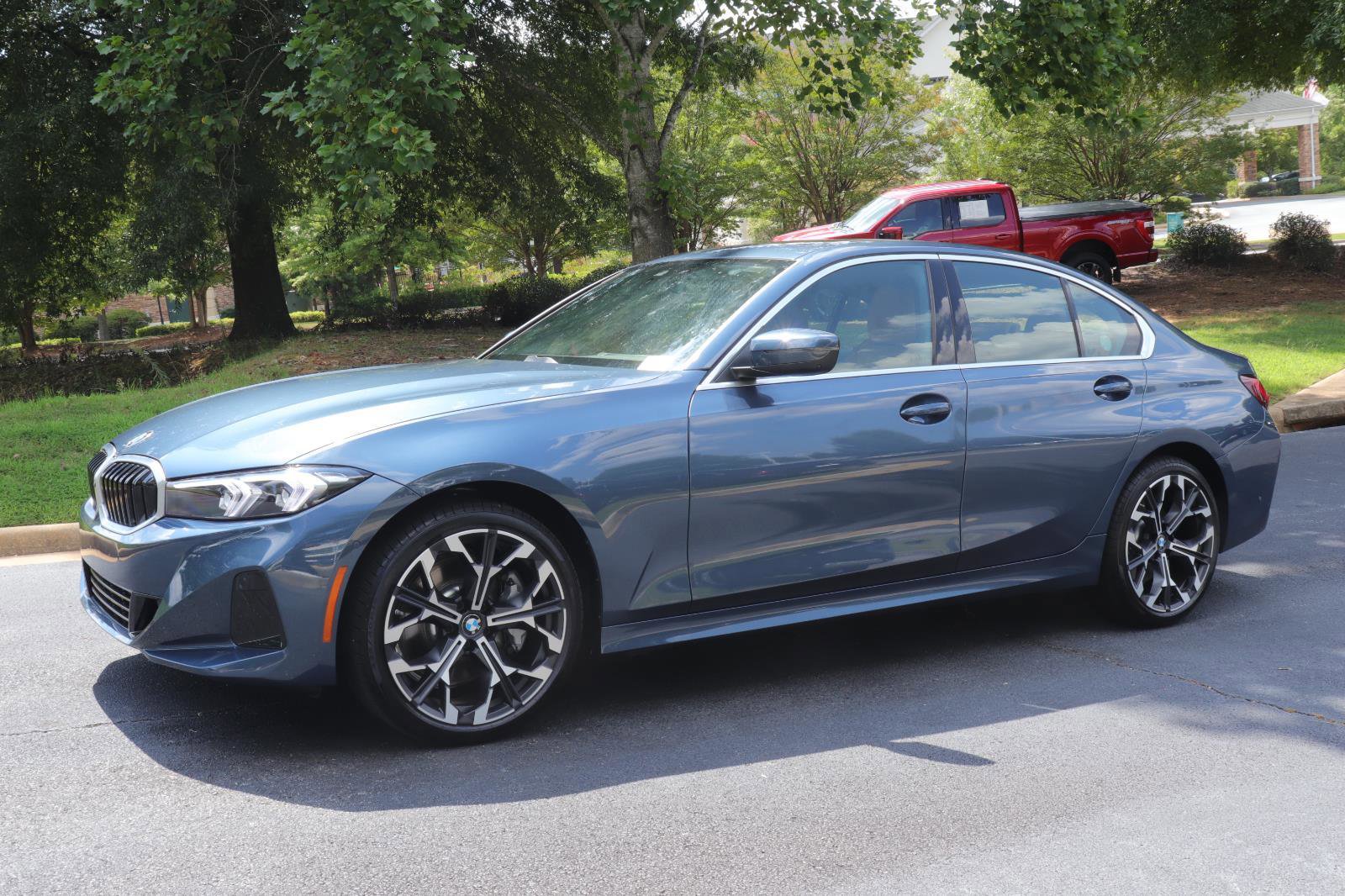 New 2025 BMW 330i Sedan w/ Convenience Package image 4