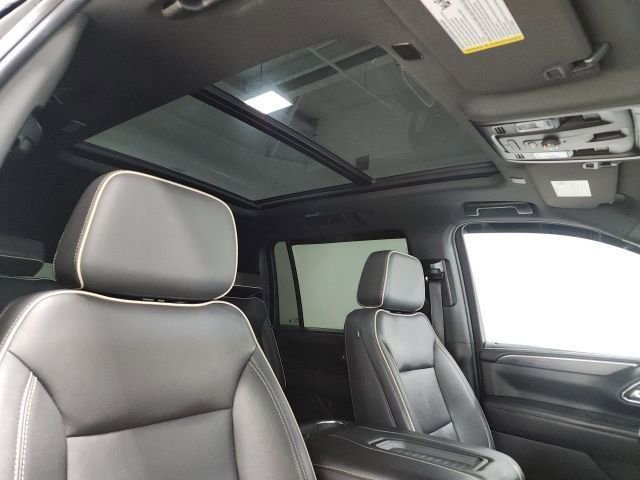 Used 2023 GMC Yukon XL SLT AWD/4WD image 6