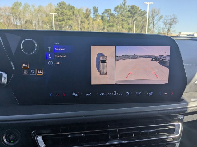 Used 2024 Chevrolet Traverse LT image 14