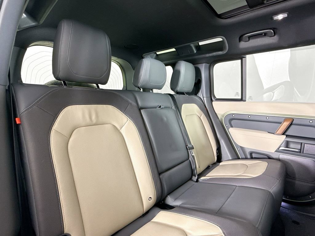 Used 2023 Land Rover Defender 110 X-Dynamic SE image 15