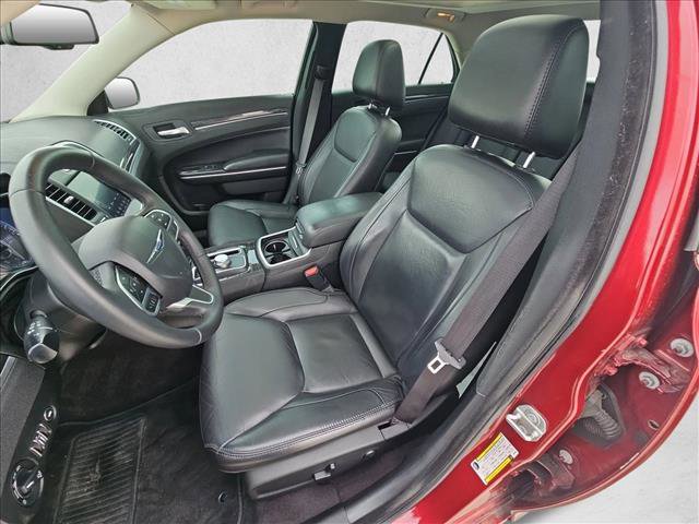 Used 2018 Chrysler 300 Touring L RWD image 17