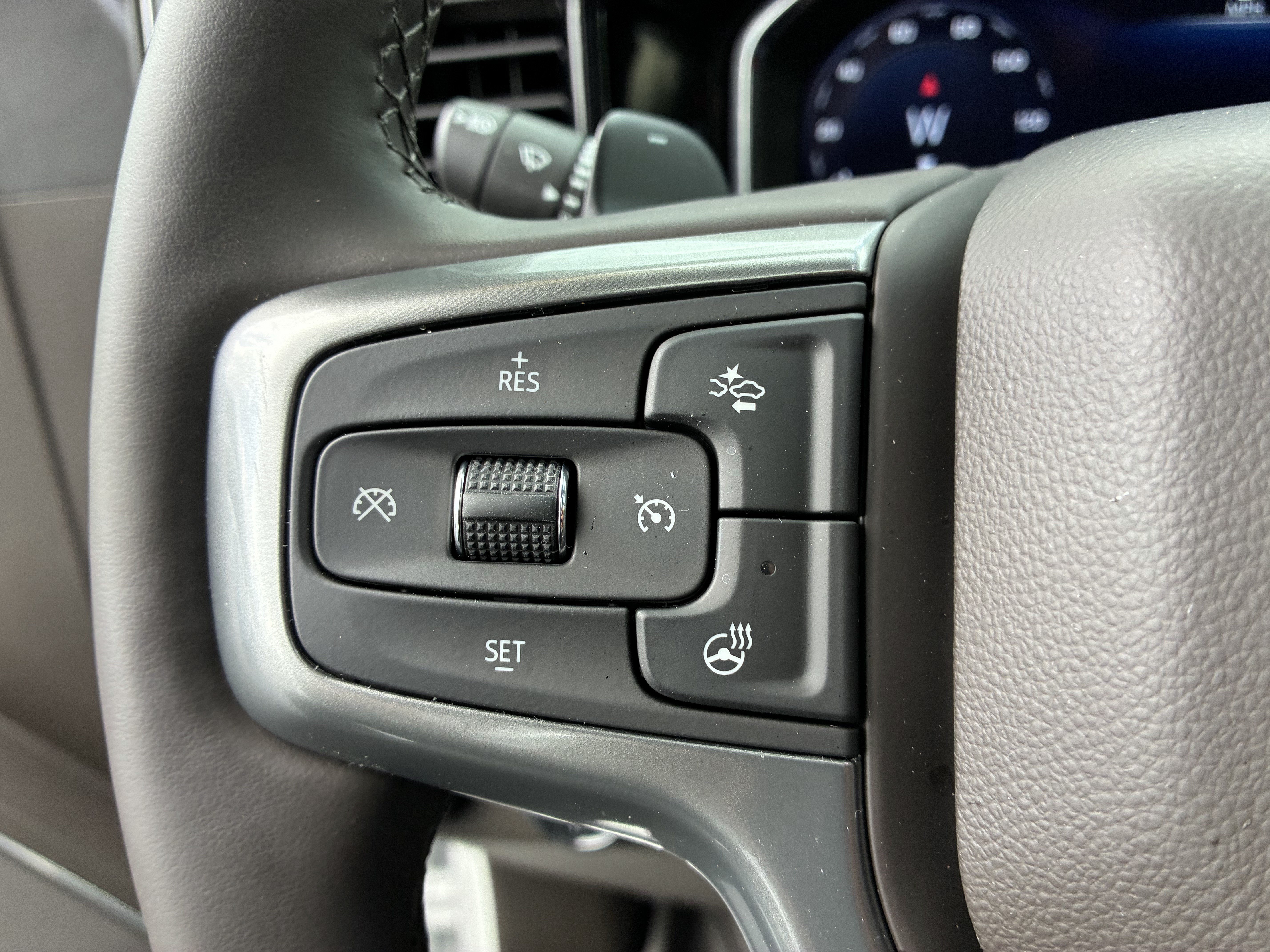 Used 2025 Chevrolet Silverado 1500 LTZ AWD/4WD image 31