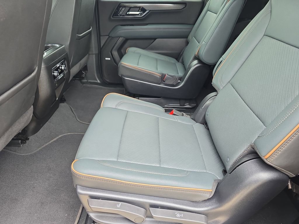 Used 2025 GMC Yukon XL AT4 w/ AT4 Premium Package AWD/4WD image 15