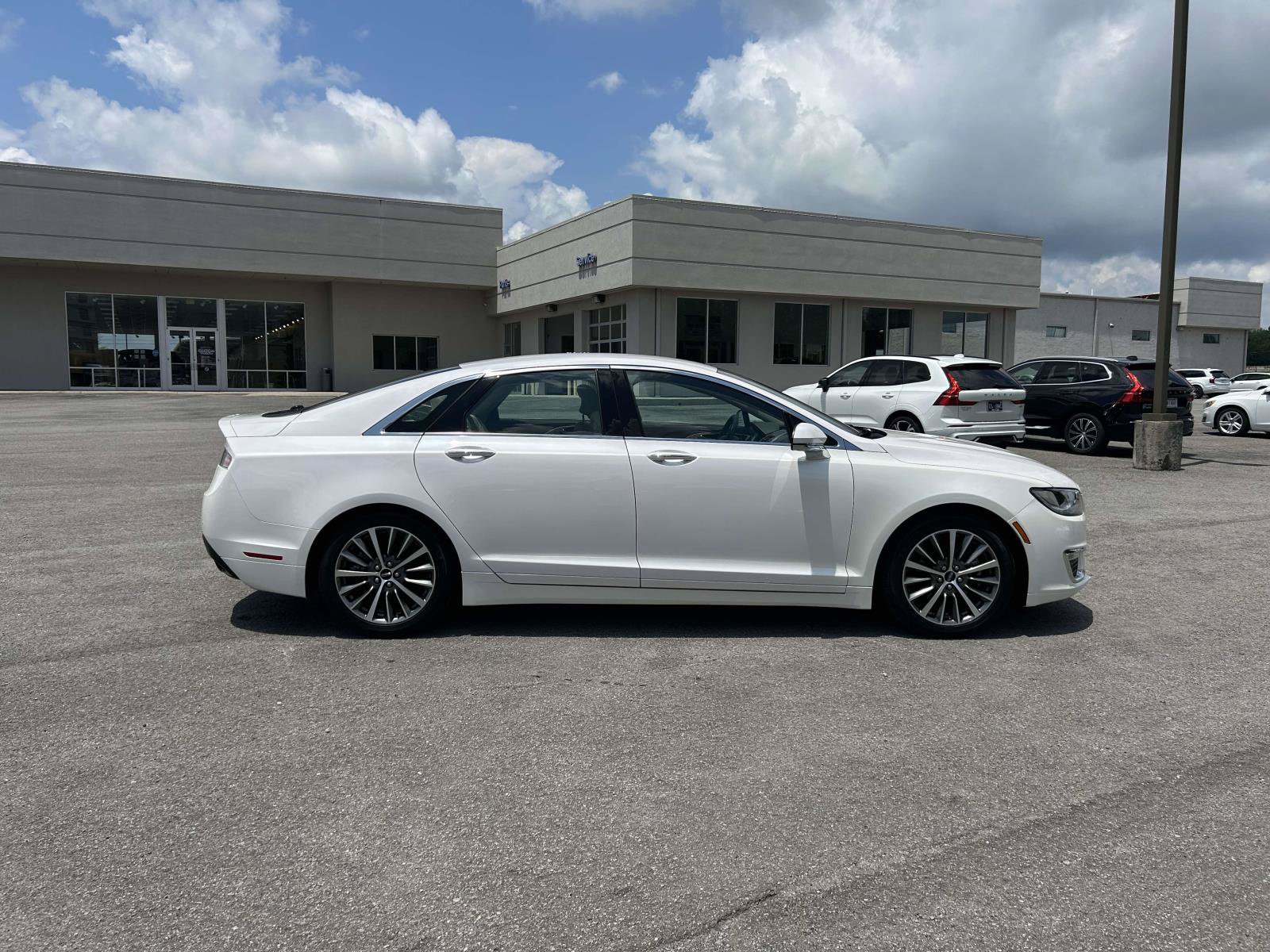 Used 2018 Lincoln MKZ Select w/ Select Plus Package FWD image 4
