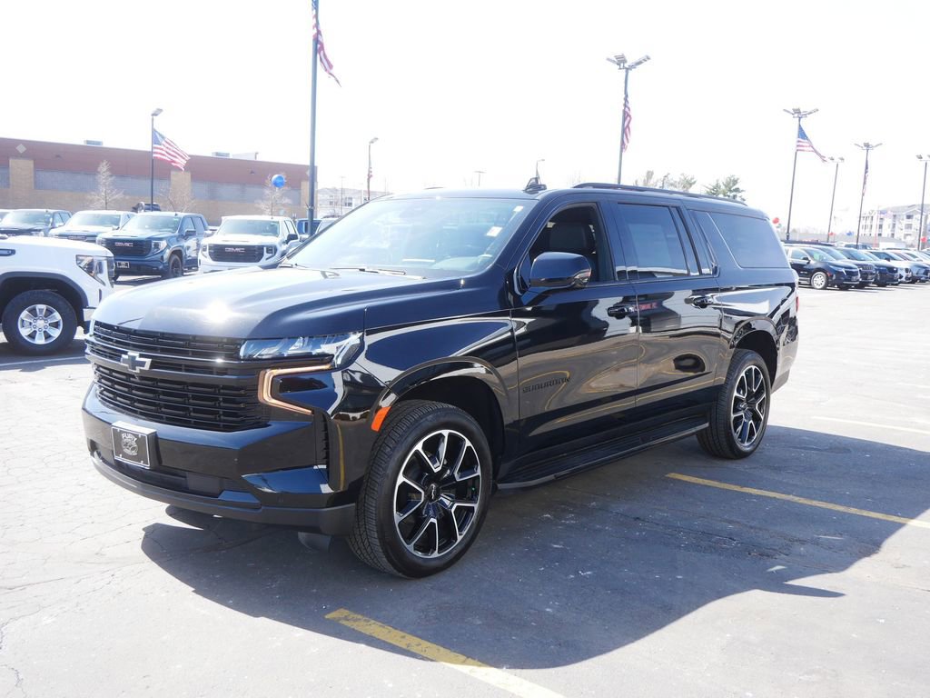 Used 2024 Chevrolet Suburban RST w/ Luxury Package AWD/4WD image 4