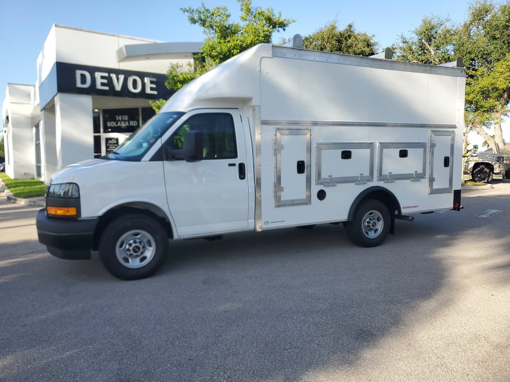 New 2026 GMC Savana 3500 w/ Power Convenience Package RWD image 2